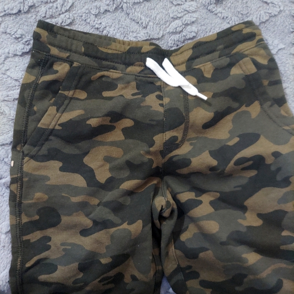 COPY - Brand New No Tags Old Navy BOYS Jogger Shorts In Camo Green. S,M,and L